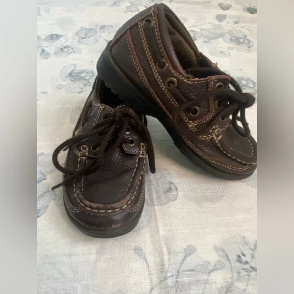 Sperry brown pebbled leather size 12 loafers with lug sole.